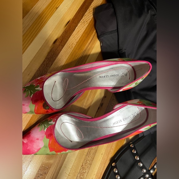 Anne Klein pink floral heels, size 6.5 - Picture 3 of 8